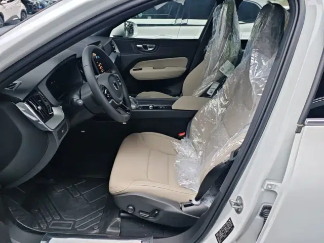 Volvo XC60 — Фото автомобиля 14