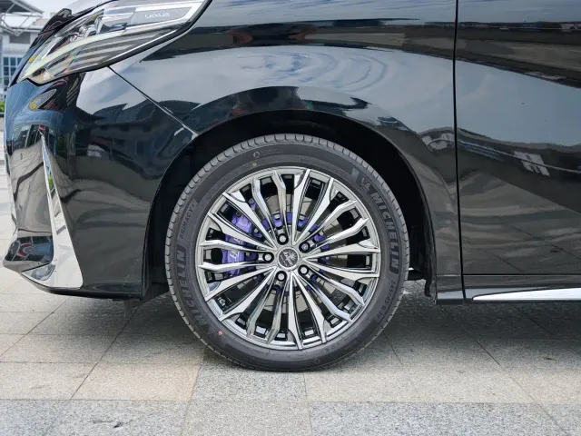 Lexus LM — Фото автомобиля 5