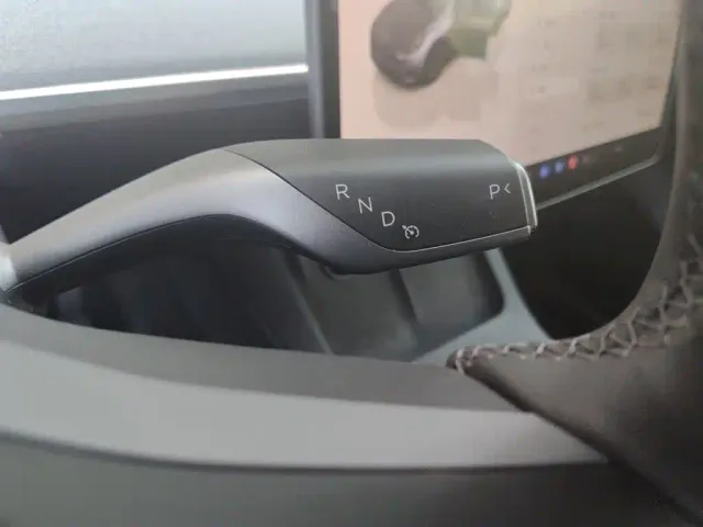 Tesla Model Y — Фото автомобиля 10