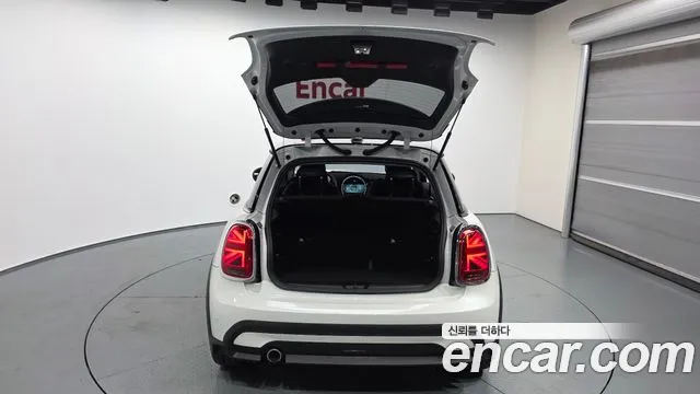 Mini Cooper Cooper Classic Plus Launch Pack — Фото автомобиля 14