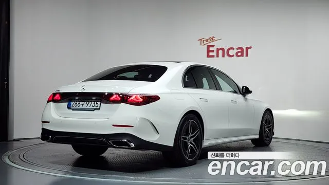 Mercedes-Benz E-Class — Фото автомобиля 2
