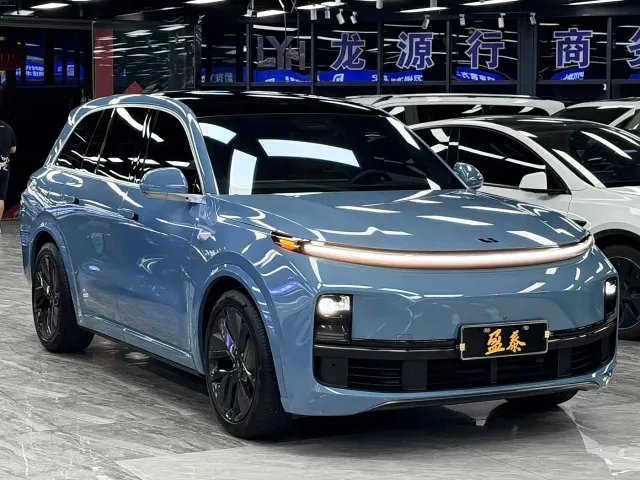 Li Auto L8 — Фото автомобиля 3
