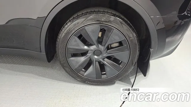Tesla Model Y — Фото автомобиля 5