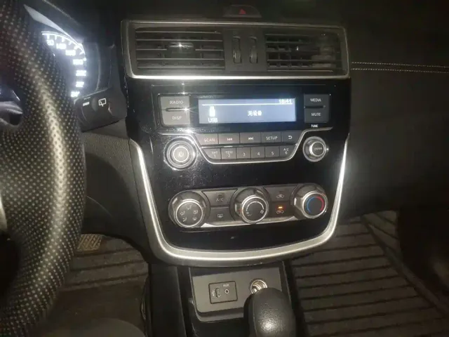 Nissan Tiida — Фото автомобиля 12