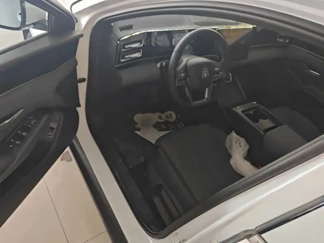 BYD Qin L — Фото автомобиля 15