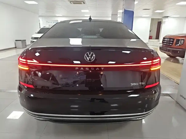 Volkswagen Passat — Фото автомобиля 5