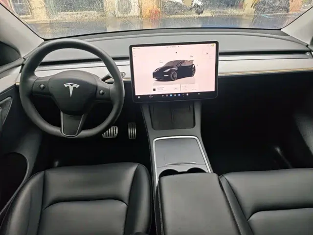 Tesla Model Y — Фото автомобиля 9