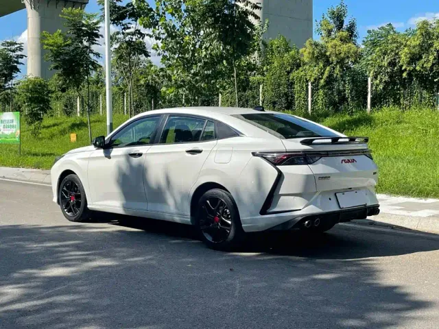 Dongfeng Yixuan — Фото автомобиля 6