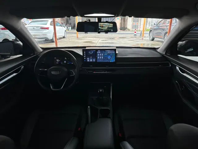 Geely Emgrand — Фото автомобиля 12