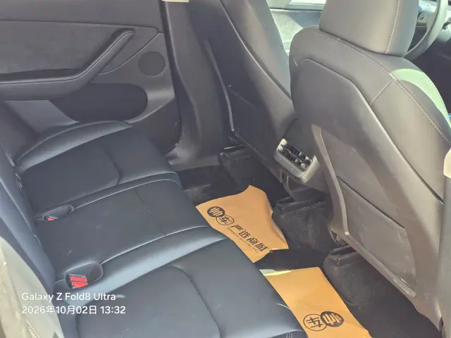 Tesla Model Y — Фото автомобиля 6