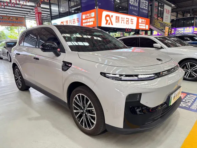 Leapmotor B10 — Фото автомобиля 3