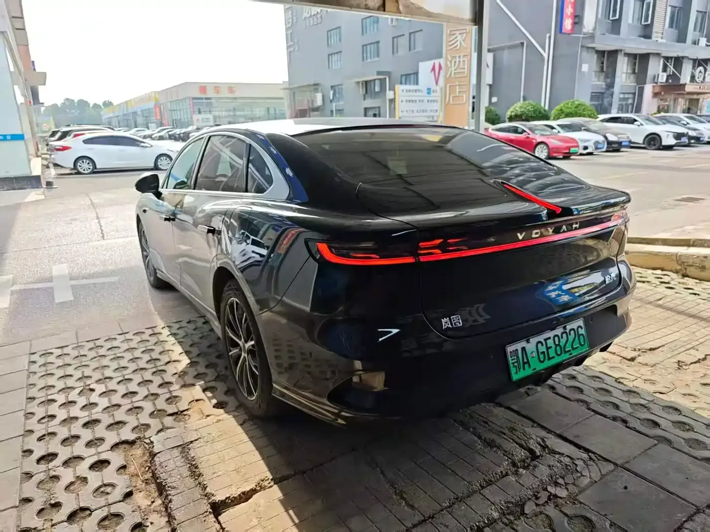 Voyah Auto VOYAH Zhuiguang 2024 PHEV AWD Ultra-long Range Executive Edition — Фото автомобиля 9
