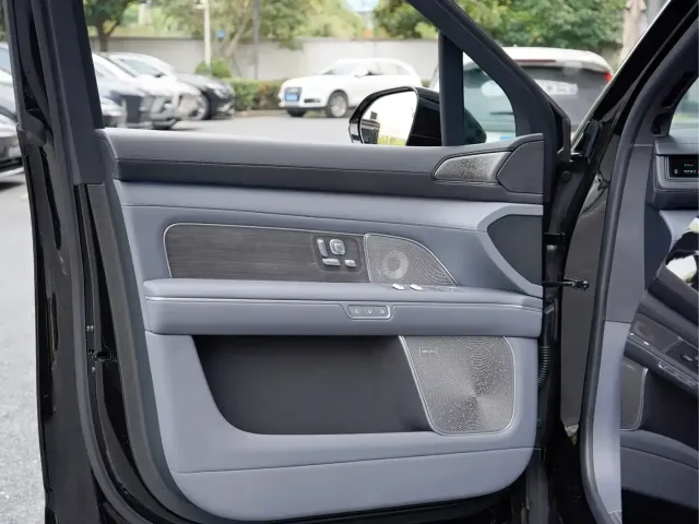 NIO NIO ES8 2025 Model 6-Seat Executive Luxury Edition — Фото автомобиля 13