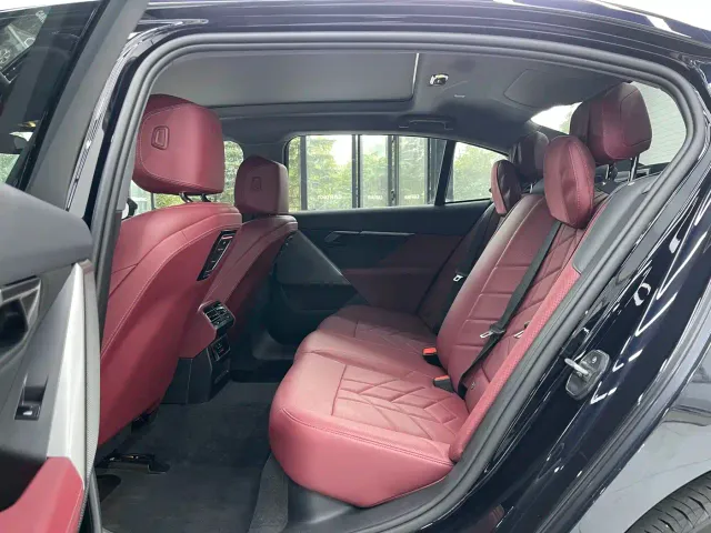 BMW i5 — Фото автомобиля 19