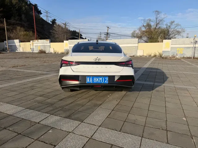 Hyundai Elantra — Фото автомобиля 6