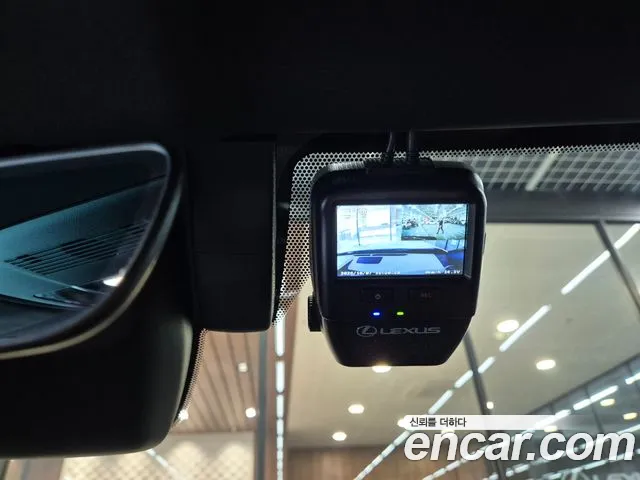 Lexus UX UX300h — Фото автомобиля 13