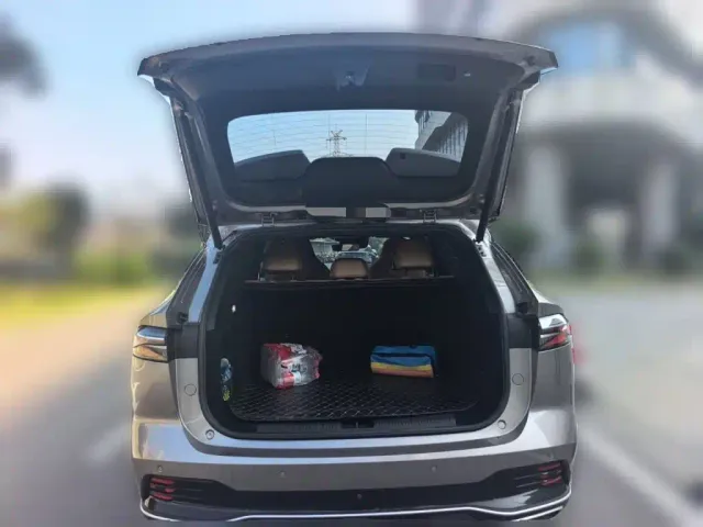 Roewe RX5 — Фото автомобиля 15