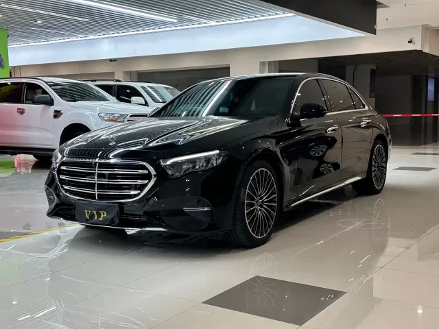 Фотография автомобиля — Mercedes-Benz E-Class