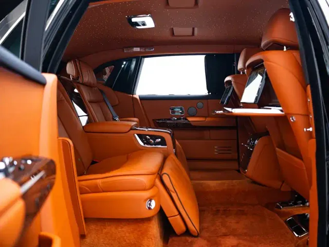 Rolls-Royce Phantom — Фото автомобиля 13