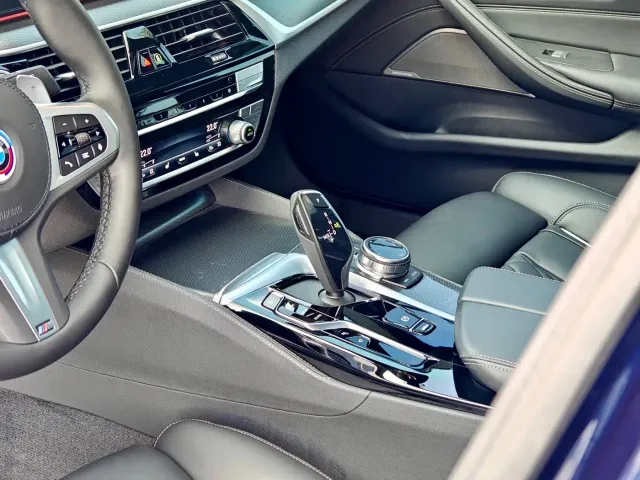 BMW 5 Series — Фото автомобиля 10