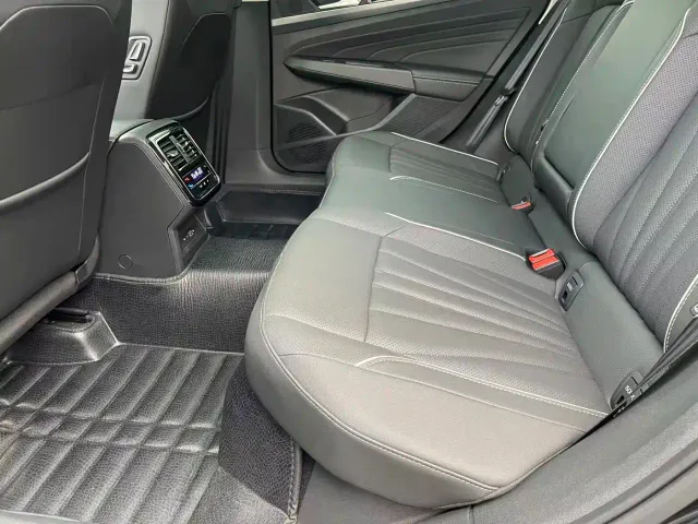 Volkswagen Passat — Фото автомобиля 25