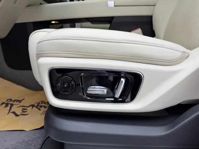 Li Auto MEGA — Фото автомобиля 18