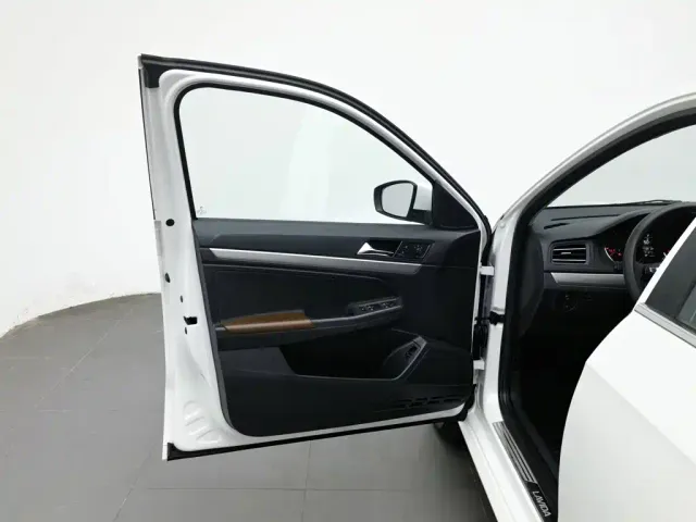 Volkswagen Lavida — Фото автомобиля 8
