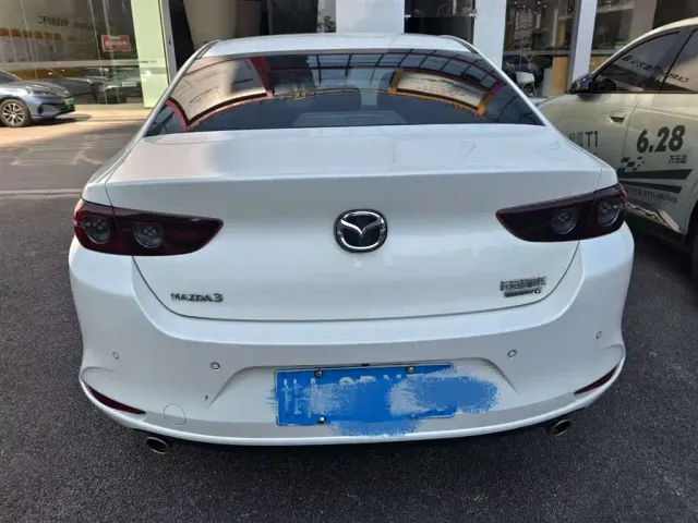 Mazda Axela — Фото автомобиля 7