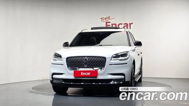 Lincoln Aviator 2nd Gen — Фото автомобиля 3