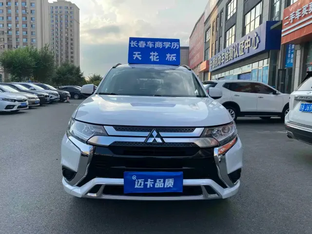 Mitsubishi Outlander — Фото автомобиля 2