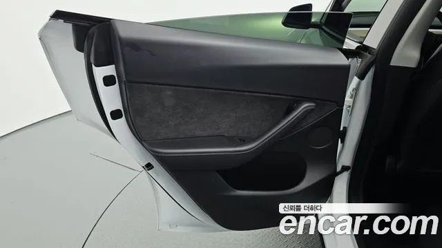 Tesla Model Y — Фото автомобиля 14