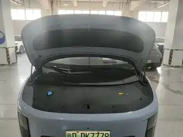Li Auto i8 — Фото автомобиля 4