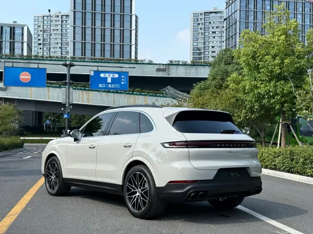Porsche Cayenne — Фото автомобиля 7