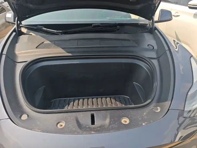 Tesla Model Y — Фото автомобиля 19