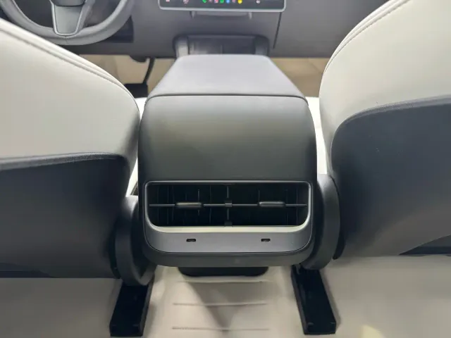 Tesla Model 3 — Фото автомобиля 15