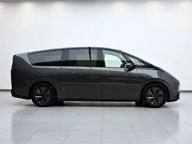 Li Auto MEGA — Фото автомобиля 6