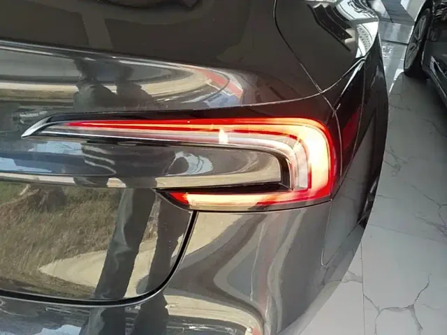 Tesla Model 3 — Фото автомобиля 7