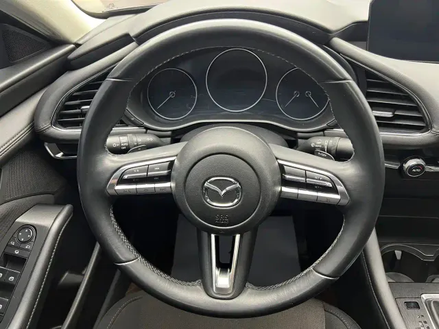 Mazda Axela — Фото автомобиля 10