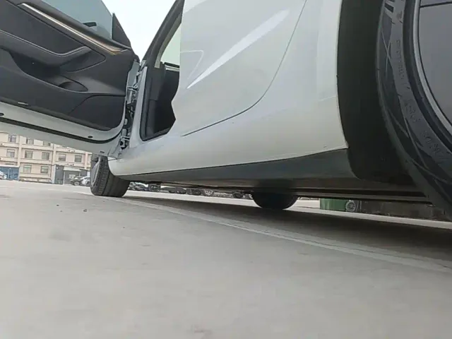 Tesla Model 3 — Фото автомобиля 21