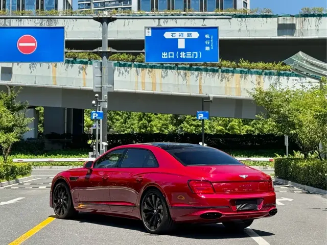 Bentley Flying Spur — Фото автомобиля 7