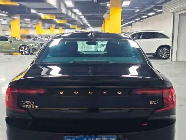 Volvo Volvo S90 2022 B5 Momentum Luxury Edition — Фото автомобиля 7