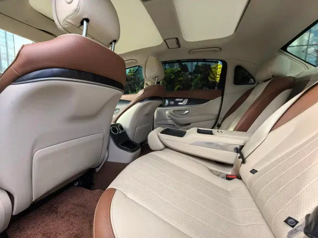 Mercedes-Benz E-Class — Фото автомобиля 10