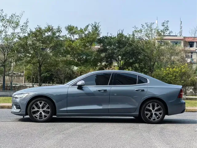 Volvo S60 — Фото автомобиля 7