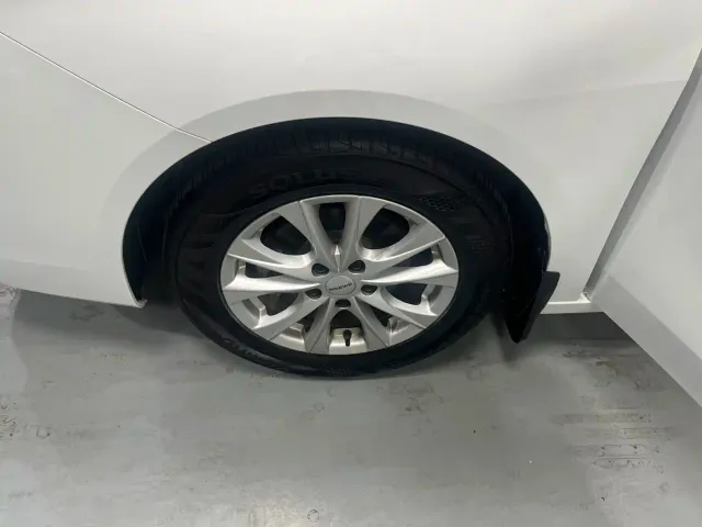 Roewe i5 — Фото автомобиля 14