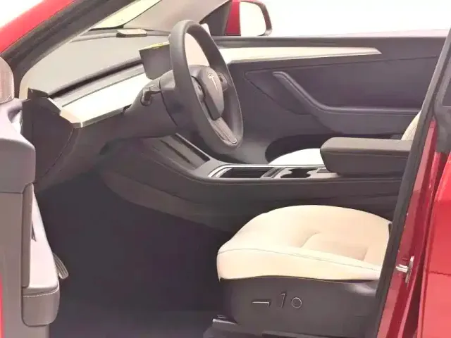 Tesla Model Y — Фото автомобиля 4