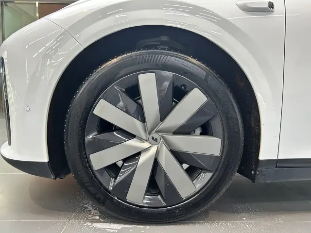 Li Auto i6 — Фото автомобиля 20