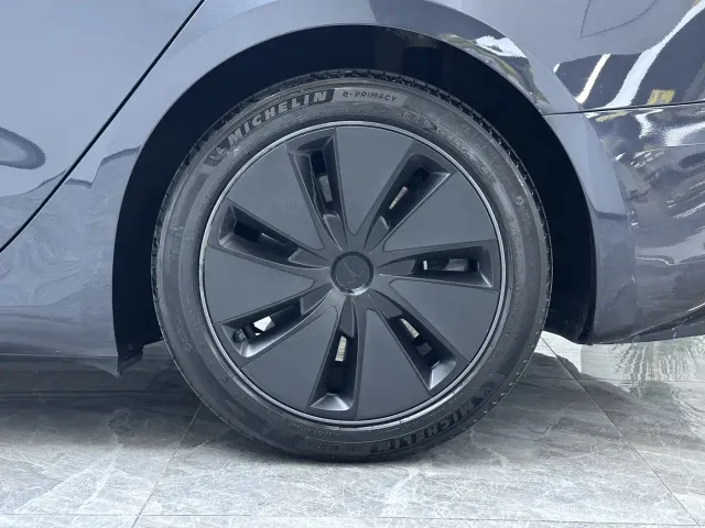 Tesla Model 3 — Фото автомобиля 13