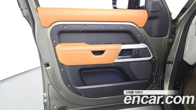 Land Rover Defender — Фото автомобиля 13