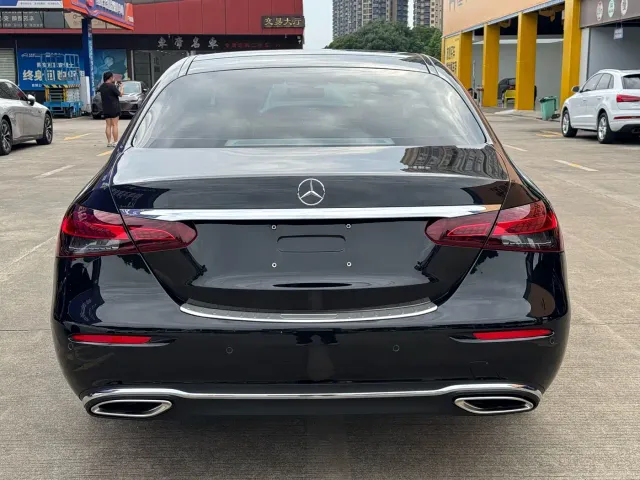 Mercedes-Benz E-Class — Фото автомобиля 16