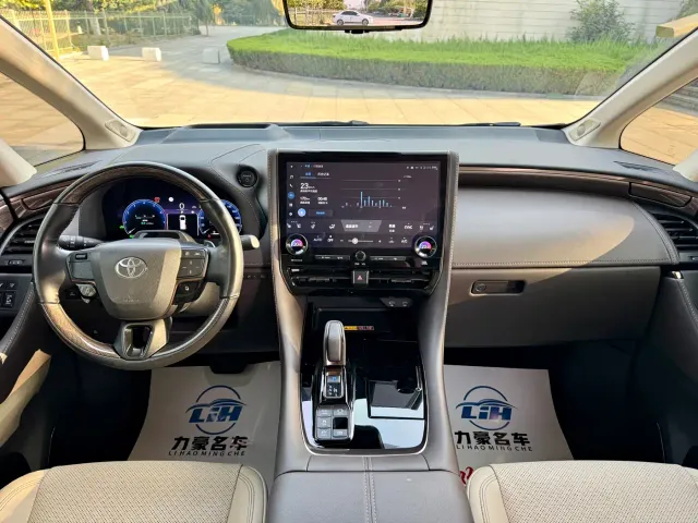 Toyota Alphard — Фото автомобиля 7